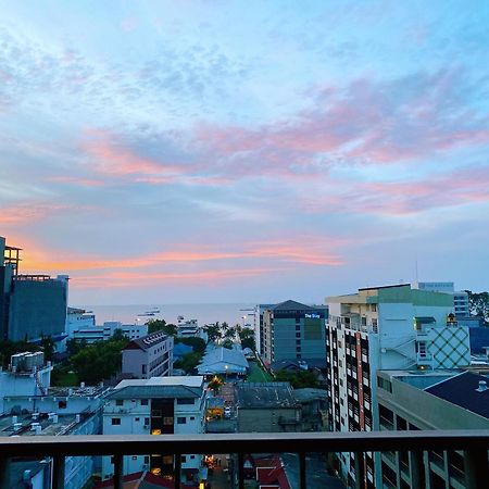 The Base Seaview Holiday Inn Pattaya Chambre photo