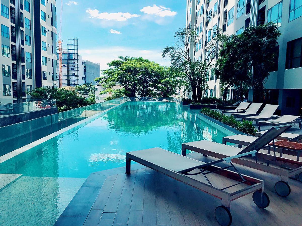 The Base Seaview Holiday Inn Pattaya Extérieur photo
