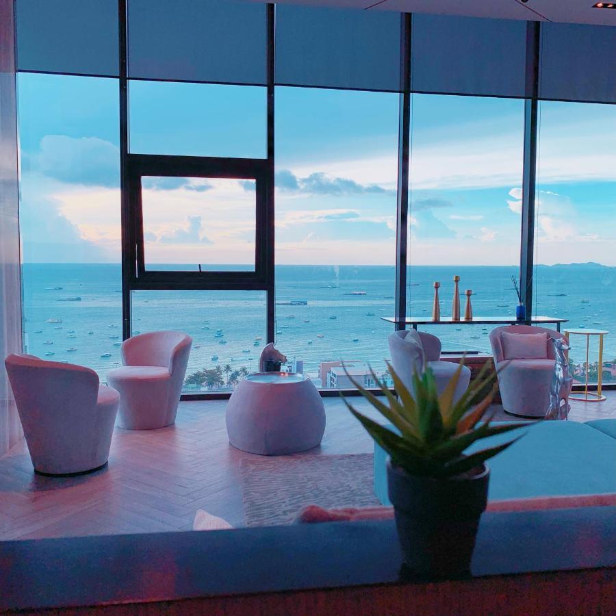 The Base Seaview Holiday Inn Pattaya Extérieur photo