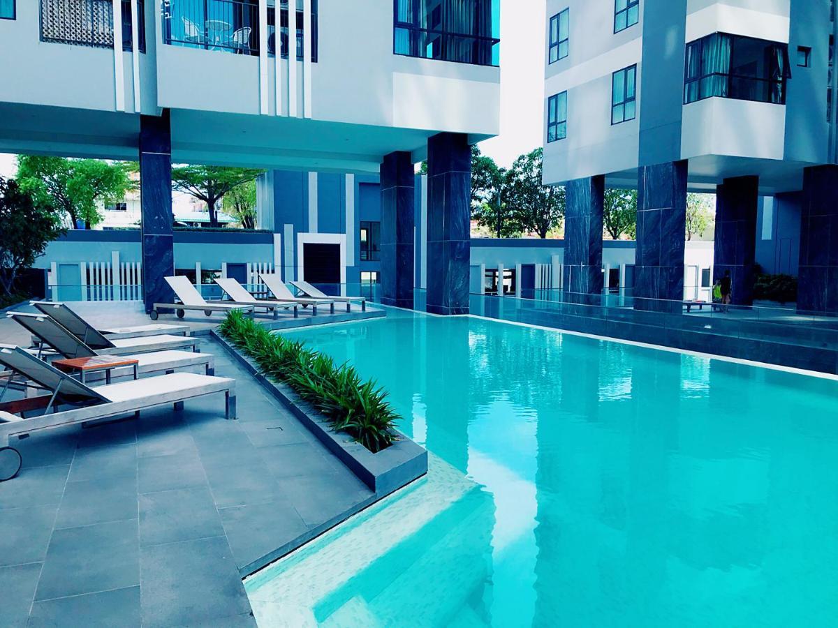 The Base Seaview Holiday Inn Pattaya Extérieur photo