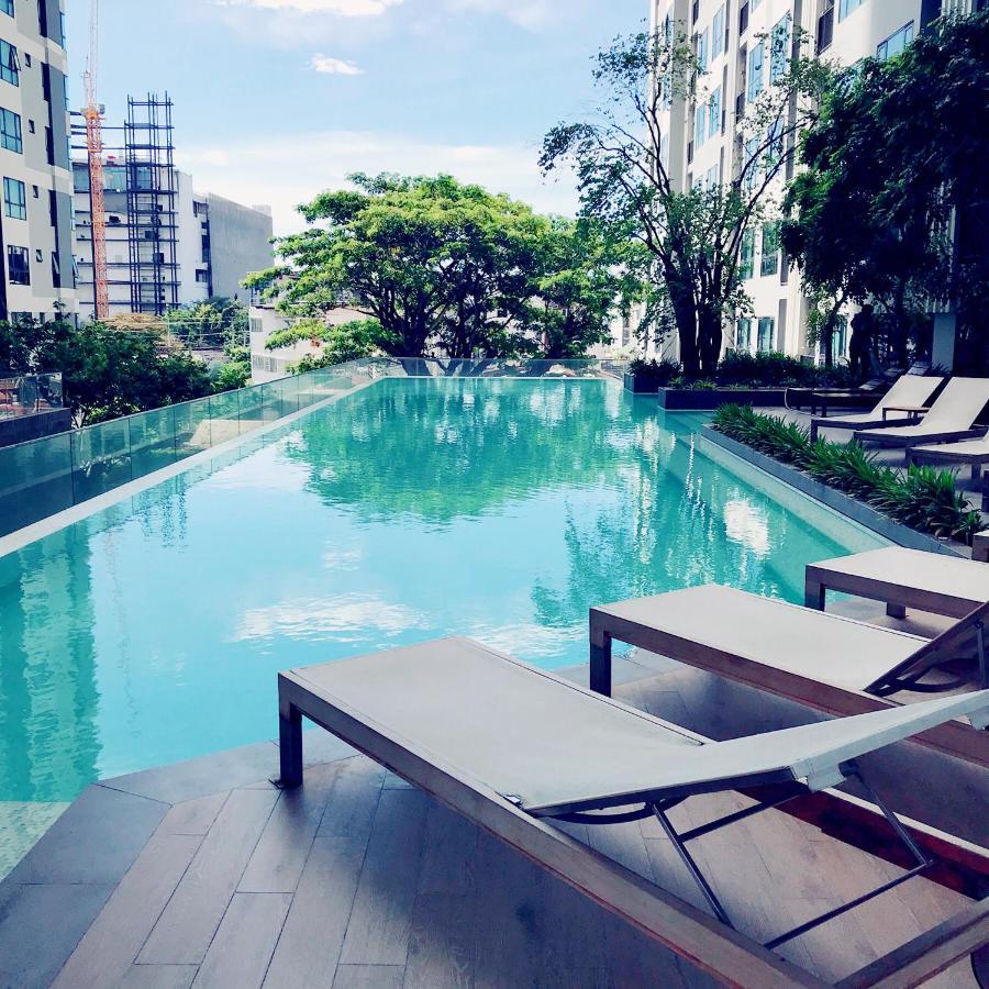 The Base Seaview Holiday Inn Pattaya Extérieur photo