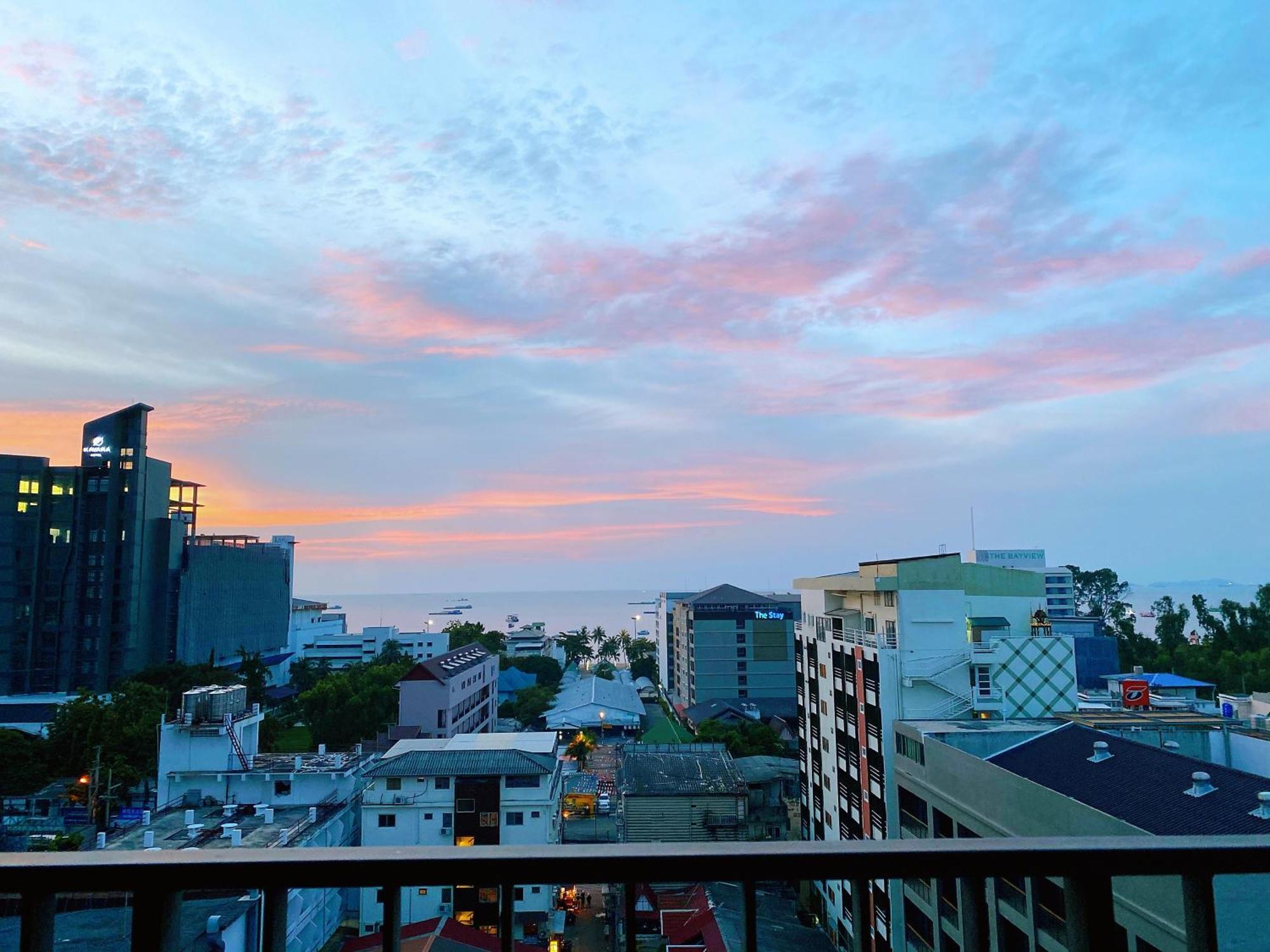 The Base Seaview Holiday Inn Pattaya Chambre photo